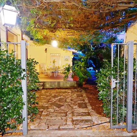 Διαμέρισμα House With Secret Garden In Pula