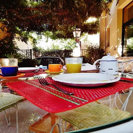 House With Secret Garden In * Pula