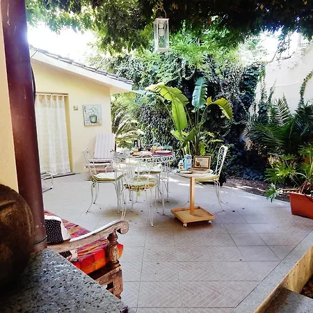 House With Secret Garden In * Pula