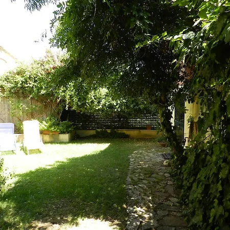 House With Secret Garden In Διαμέρισμα *