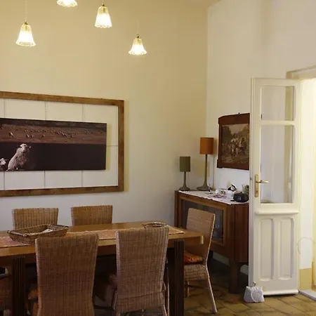 House With Secret Garden In Apartment Pula